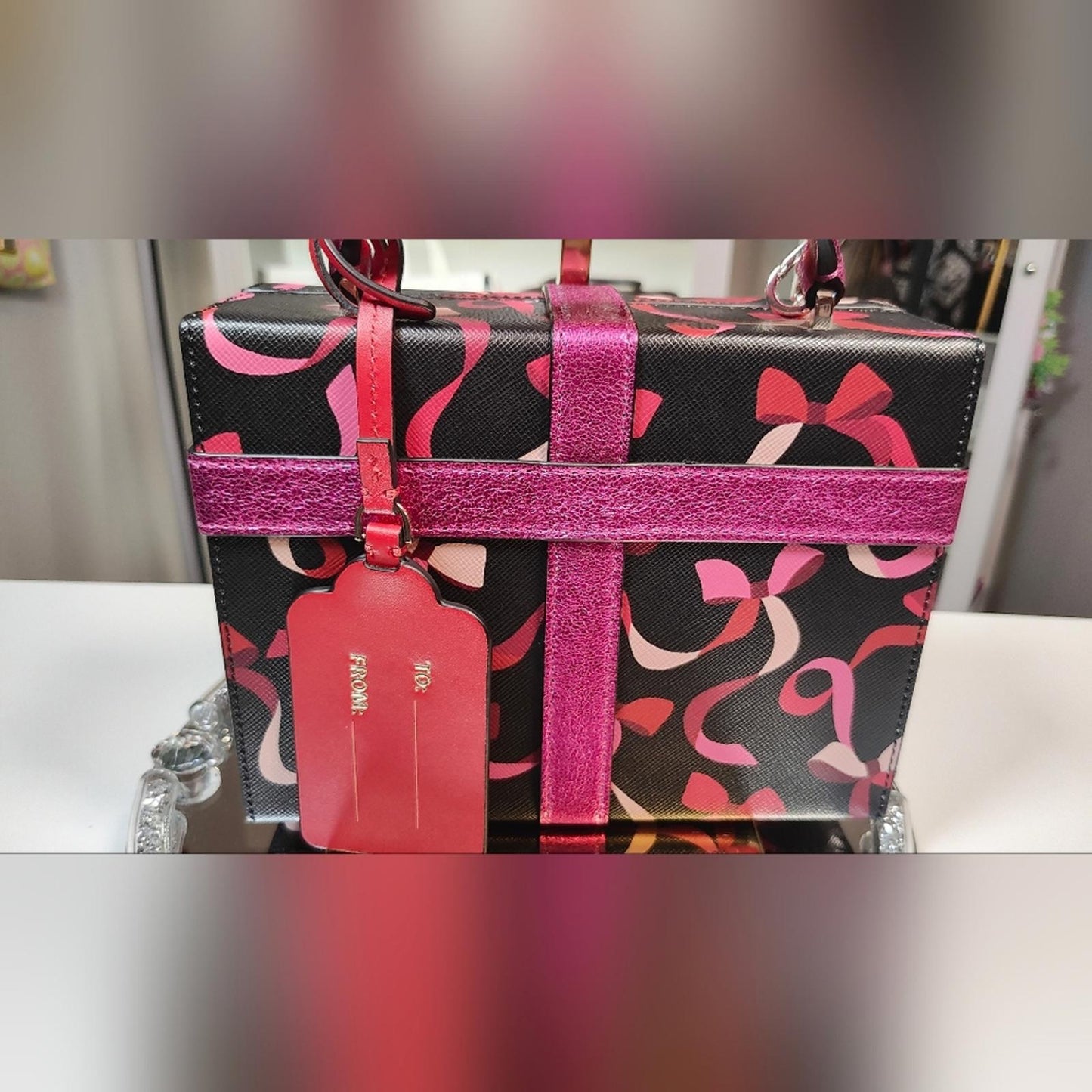 Kate Spade Wrapping Party Gift Box Crossbody bag