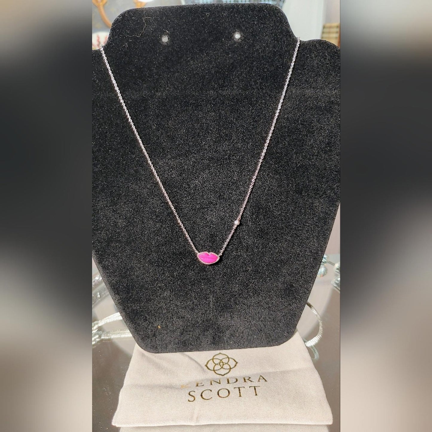 Kendra Scott Lips Silver Pendant Necklace in Hot Pink Mother-of-Pearl