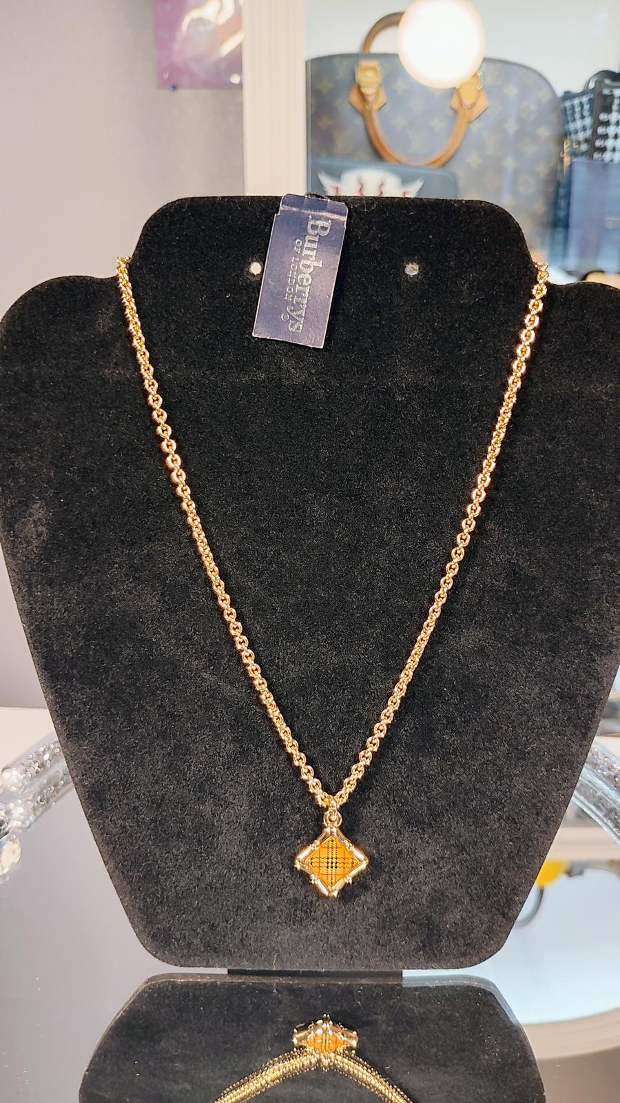 17" New with Tags Burberrys vintage Gold Tone Chain Necklace with Pendant