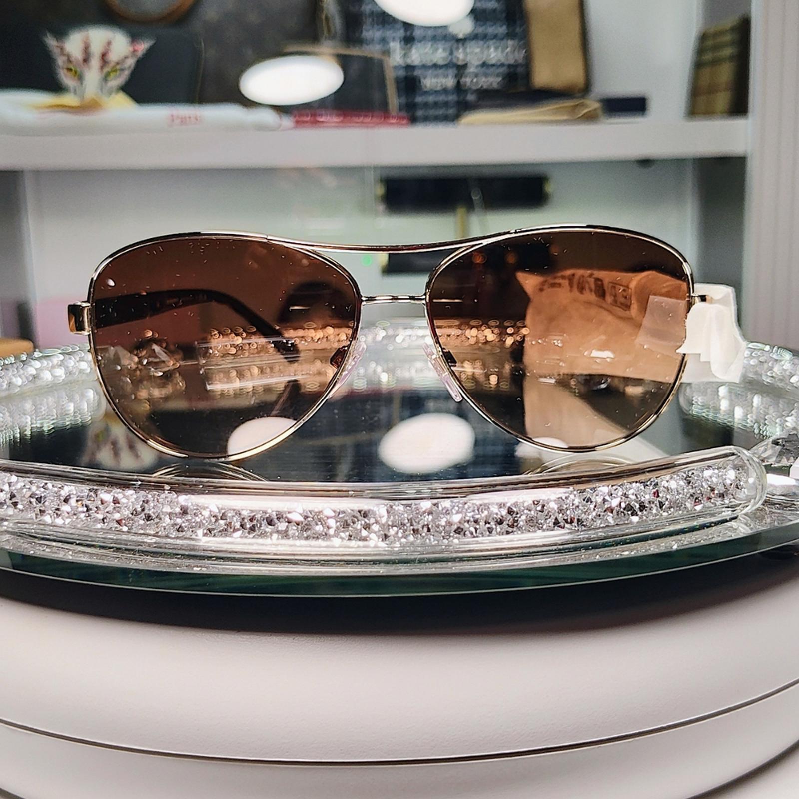 Burberry Unisex Pilot Polarized sunglasses – Luxury Discoveries display picture 2
