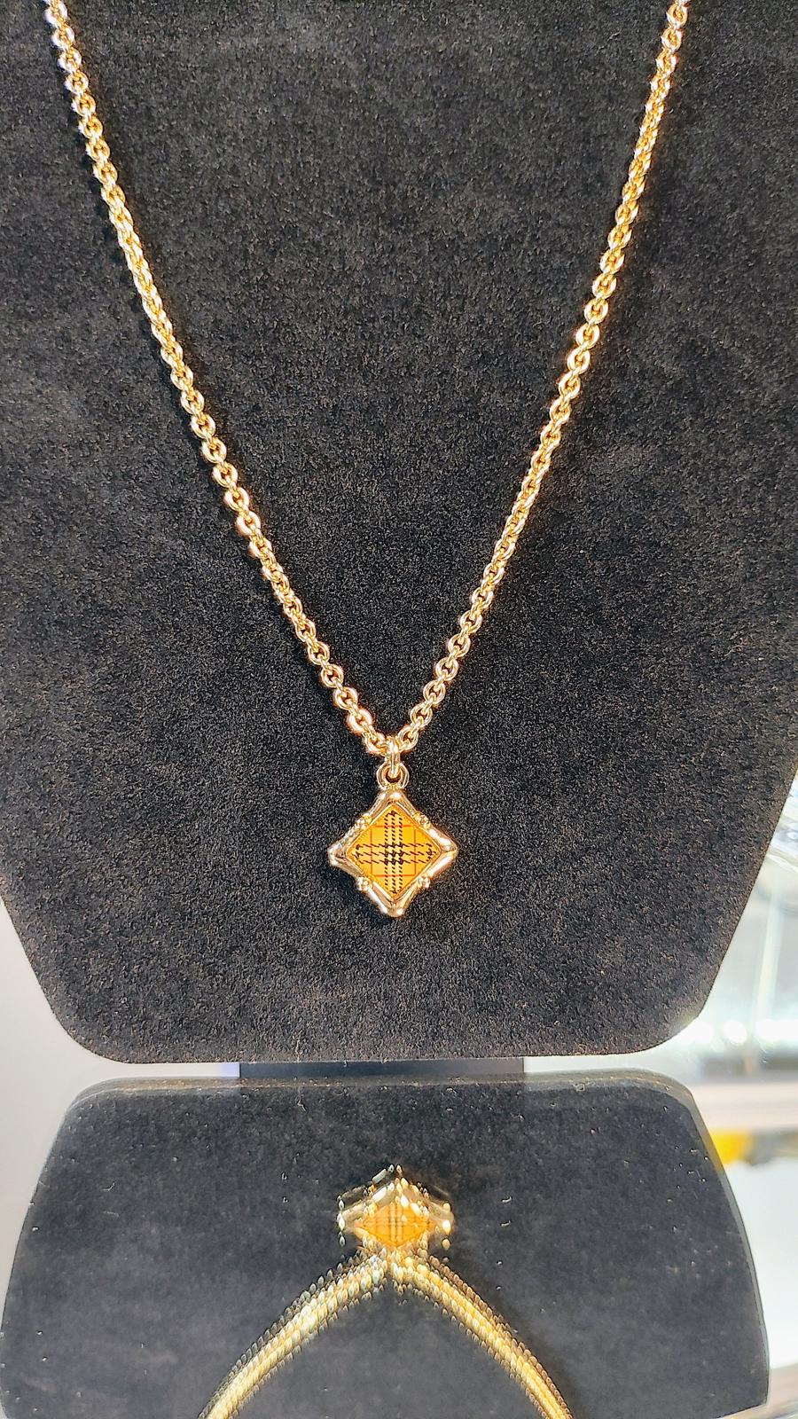 17" New with Tags Burberrys vintage Gold Tone Chain Necklace with Pendant