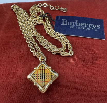 17" New with Tags Burberrys vintage Gold Tone Chain Necklace with Pendant